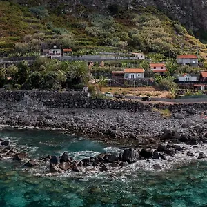 https://a-hideaway-by-the-sea-casa-da-rocha-de-baixo.madeira-islandshotels.com